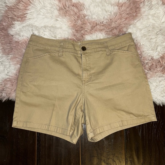 St. John's Bay Pants - St. John’s Bay khaki shorts women size 10